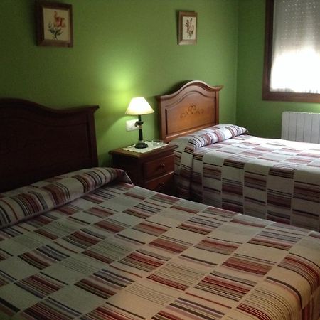 Hostal Labeondo Muskiz Habitación foto
